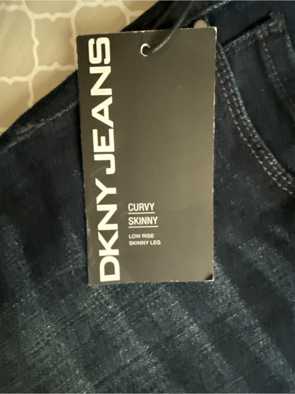 DKNY Jeans Curvy Skinny Low Rise Dark Wash Jeans NWT Size 6 - Picture 6 of 8